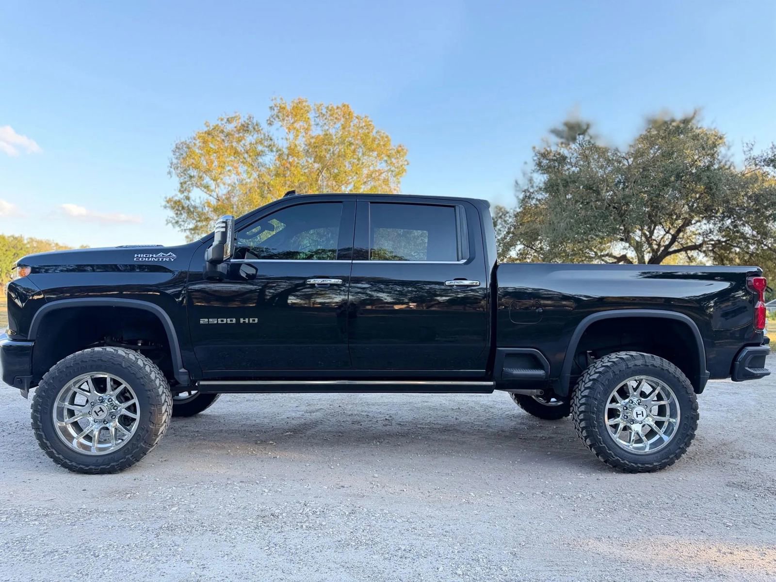 Used 2023 Chevrolet Silverado 2500 High Country w/ Safety Package II image 24
