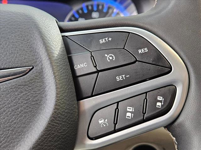 Used 2023 Chrysler Pacifica Touring-L FWD image 19
