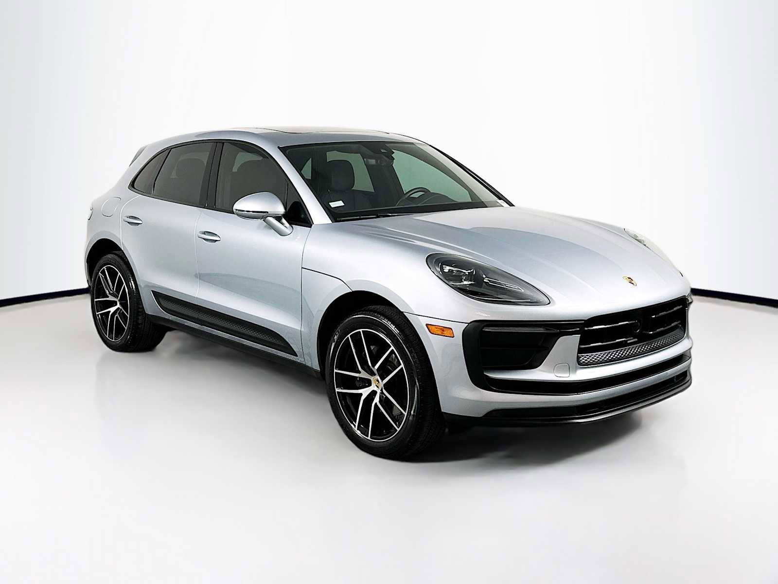Certified 2025 Porsche Macan image 7