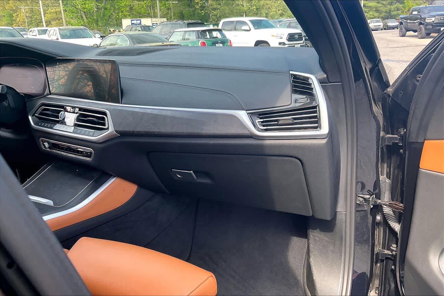 Used 2022 BMW X5 xDrive40i w/ M Sport Package AWD/4WD image 18