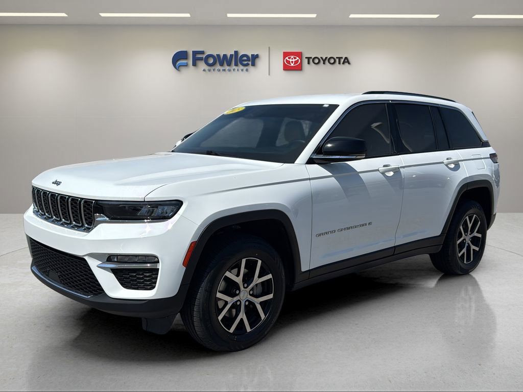 Used 2023 Jeep Grand Cherokee Limited AWD/4WD image 3