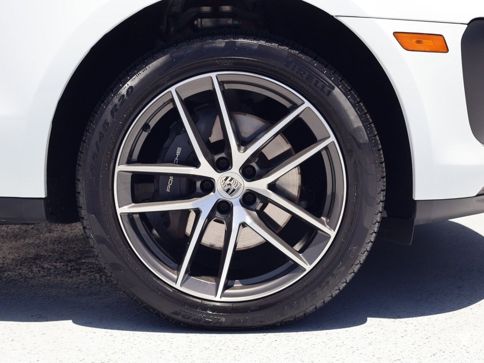 Certified 2025 Porsche Macan AWD/4WD image 27
