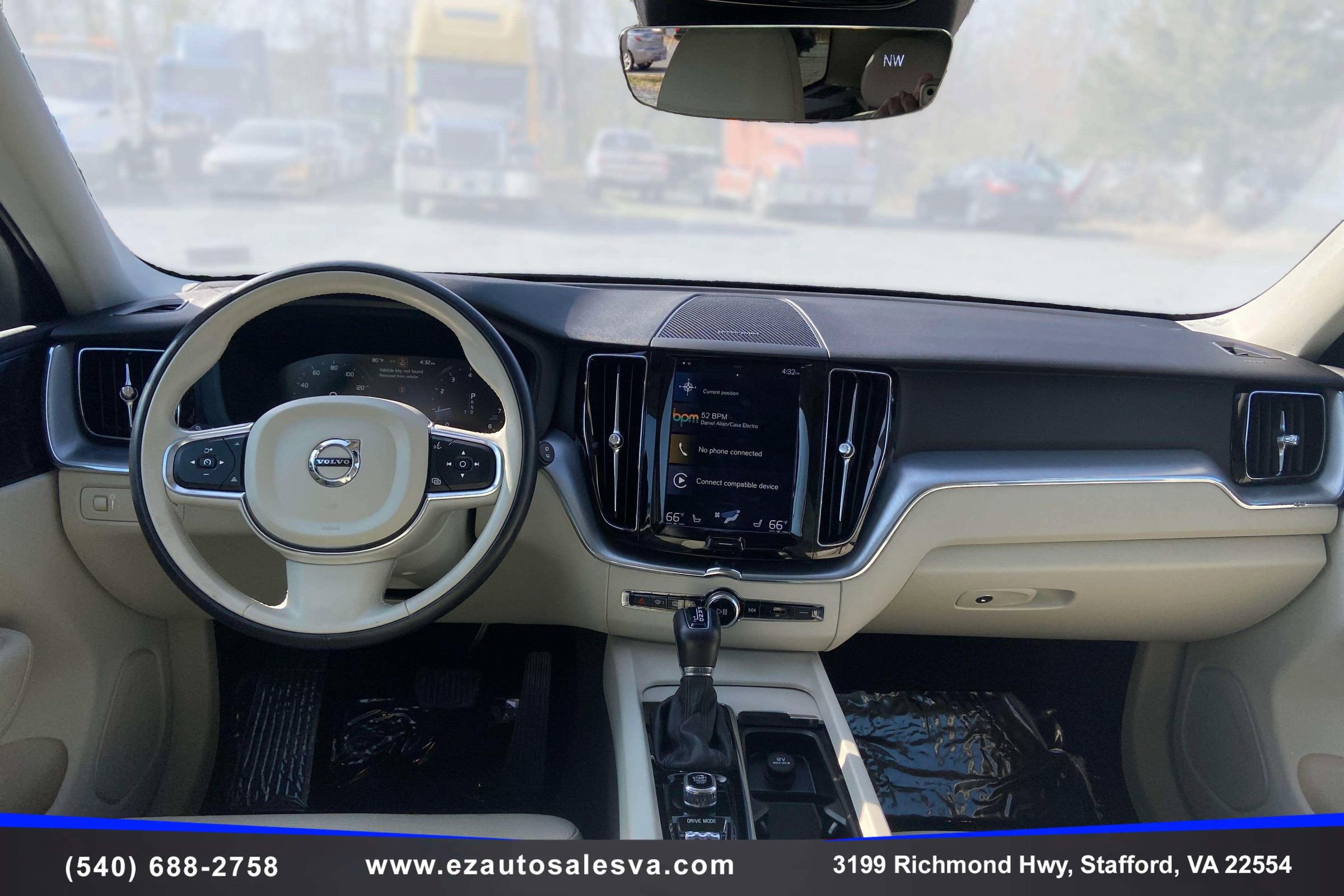 Used 2019 Volvo XC60 T5 Momentum w/ Multimedia Package AWD/4WD image 15