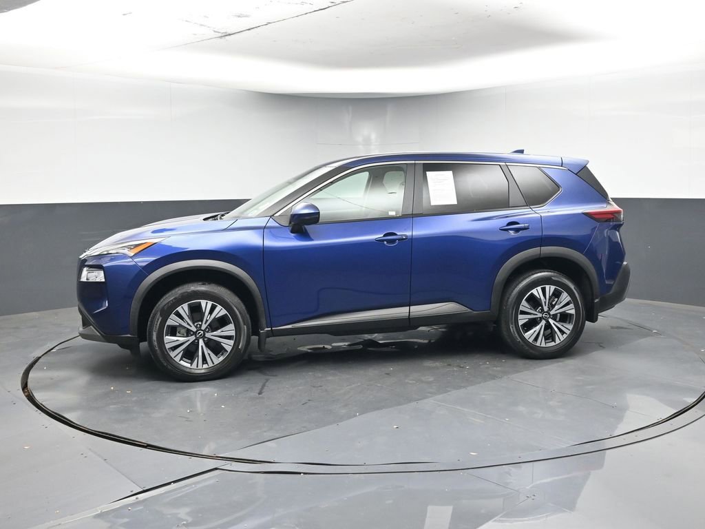 Used 2022 Nissan Rogue SV image 2