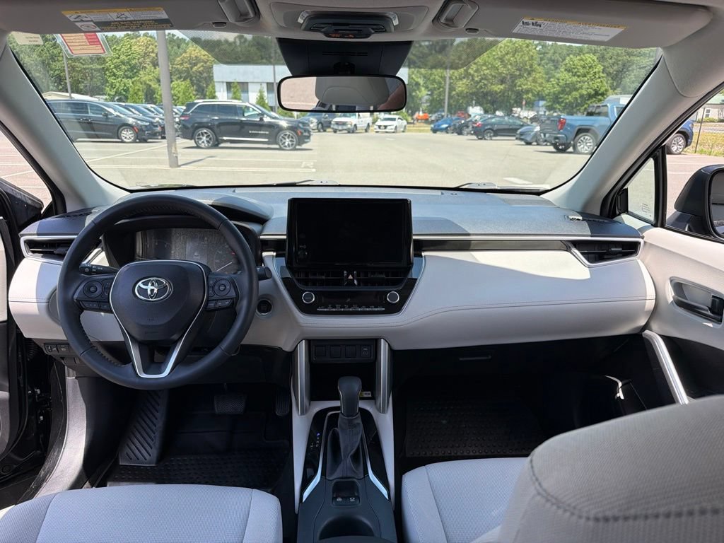 Used 2023 Toyota Corolla Cross LE w/ Moonroof Package AWD/4WD image 8