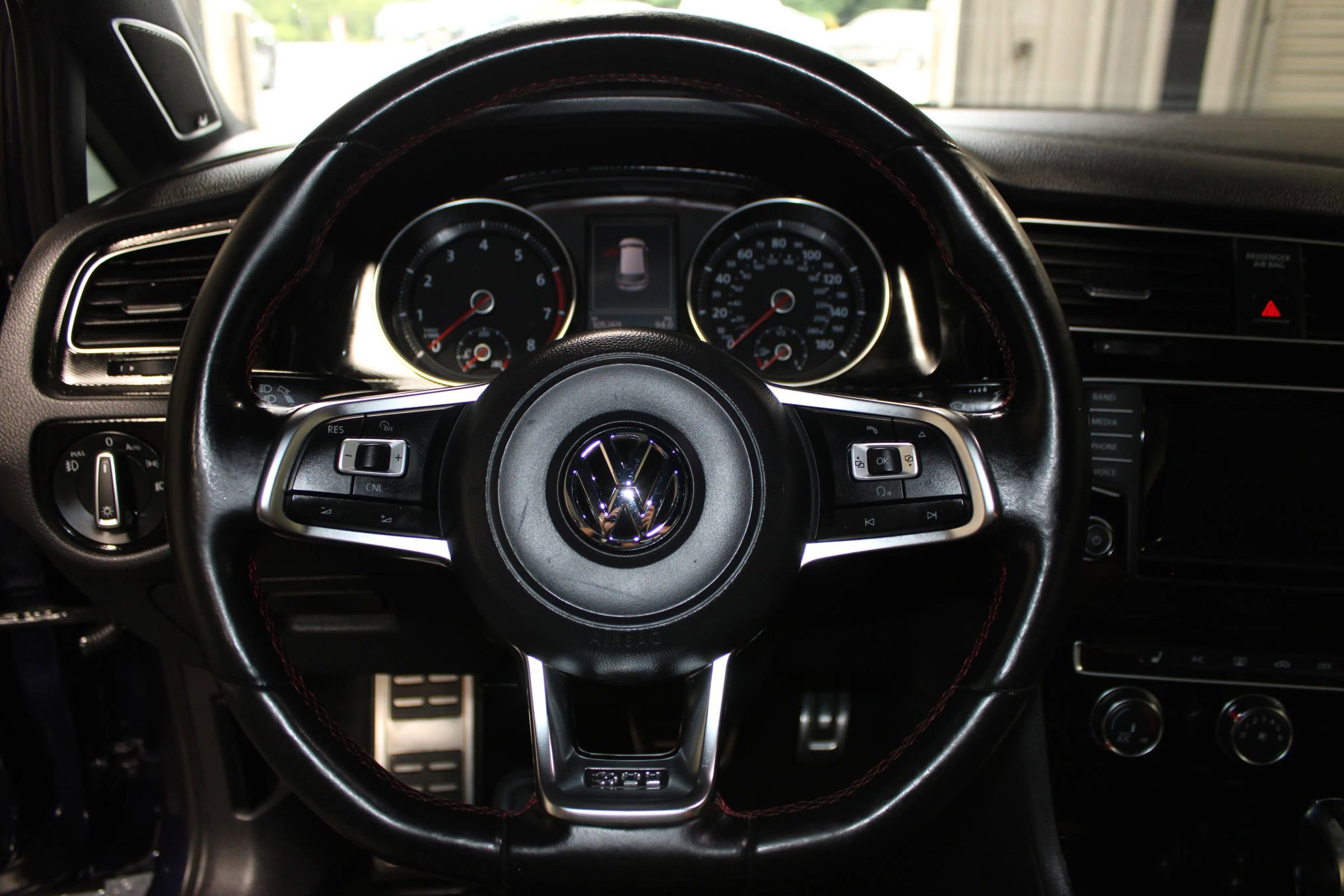 Used 2016 Volkswagen Golf R 4-Door AWD/4WD image 11