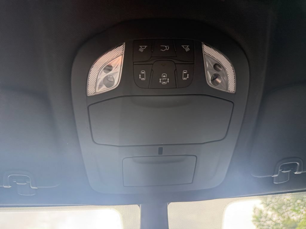 Used 2025 Chrysler Pacifica Select FWD image 25
