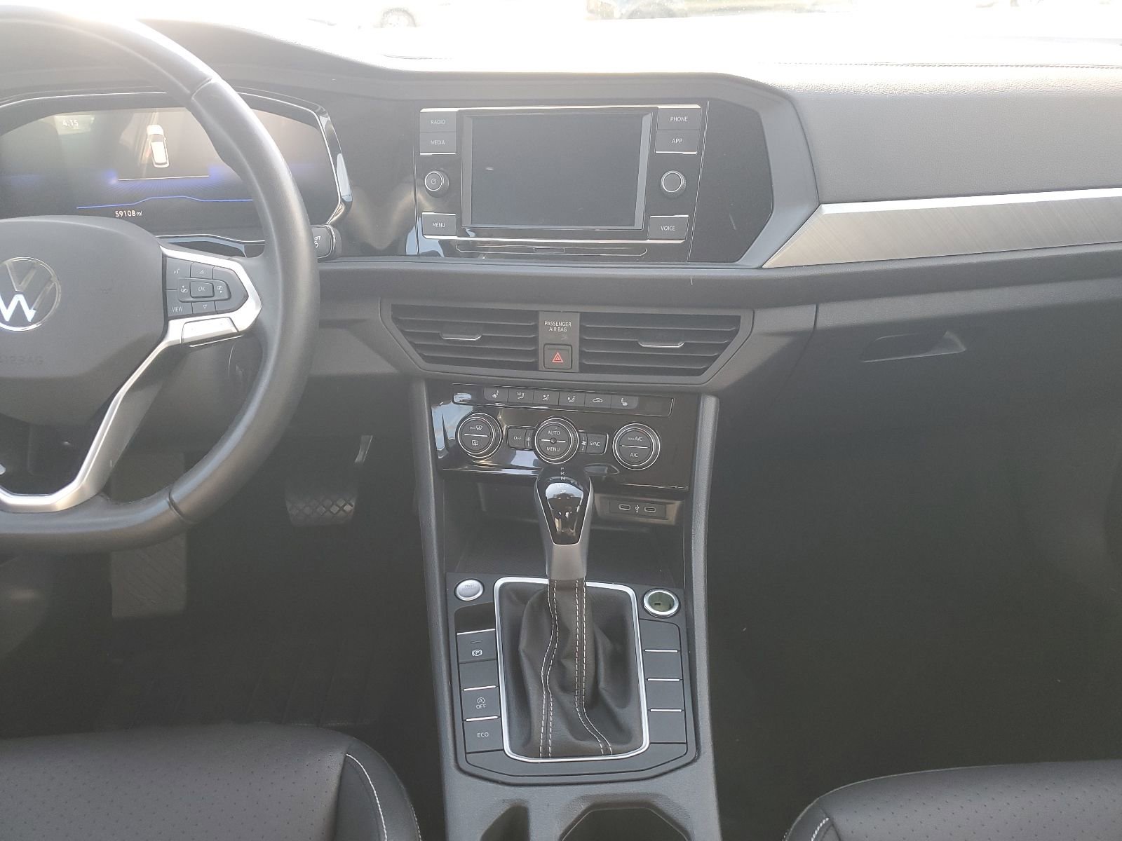 Used 2024 Volkswagen Jetta SE FWD image 11