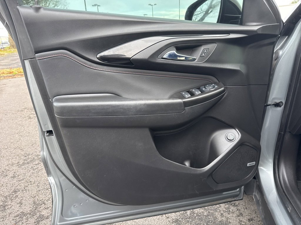 Used 2023 Chevrolet TrailBlazer RS w/ Sun and Liftgate Package image 11