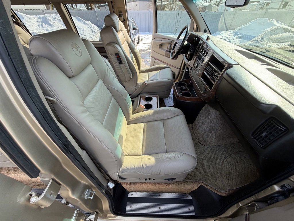 Used 2008 GMC Savana 2500 Extended Passenger w/ Preferred Equipment Group image 42