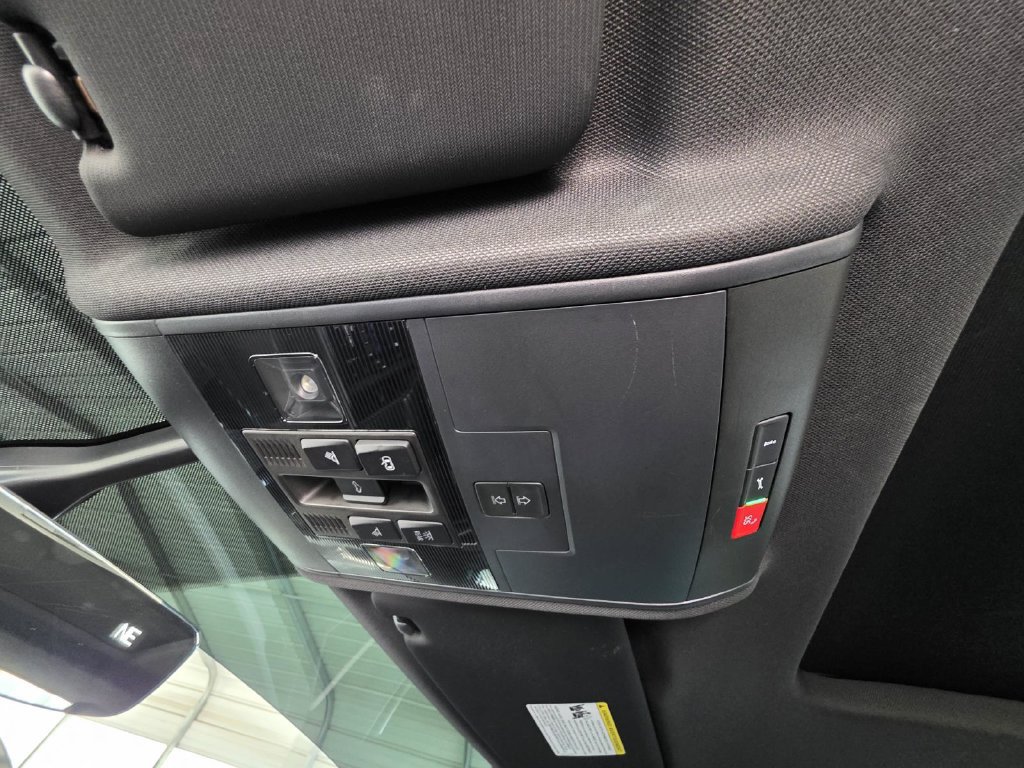 Used 2021 Volkswagen Atlas Cross Sport SE w/ Panoramic Sunroof Package FWD image 29