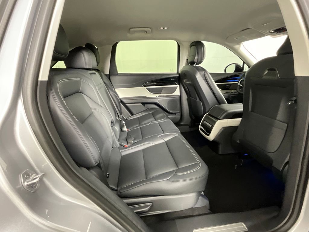 Used 2025 Lincoln Nautilus Premier AWD/4WD image 23