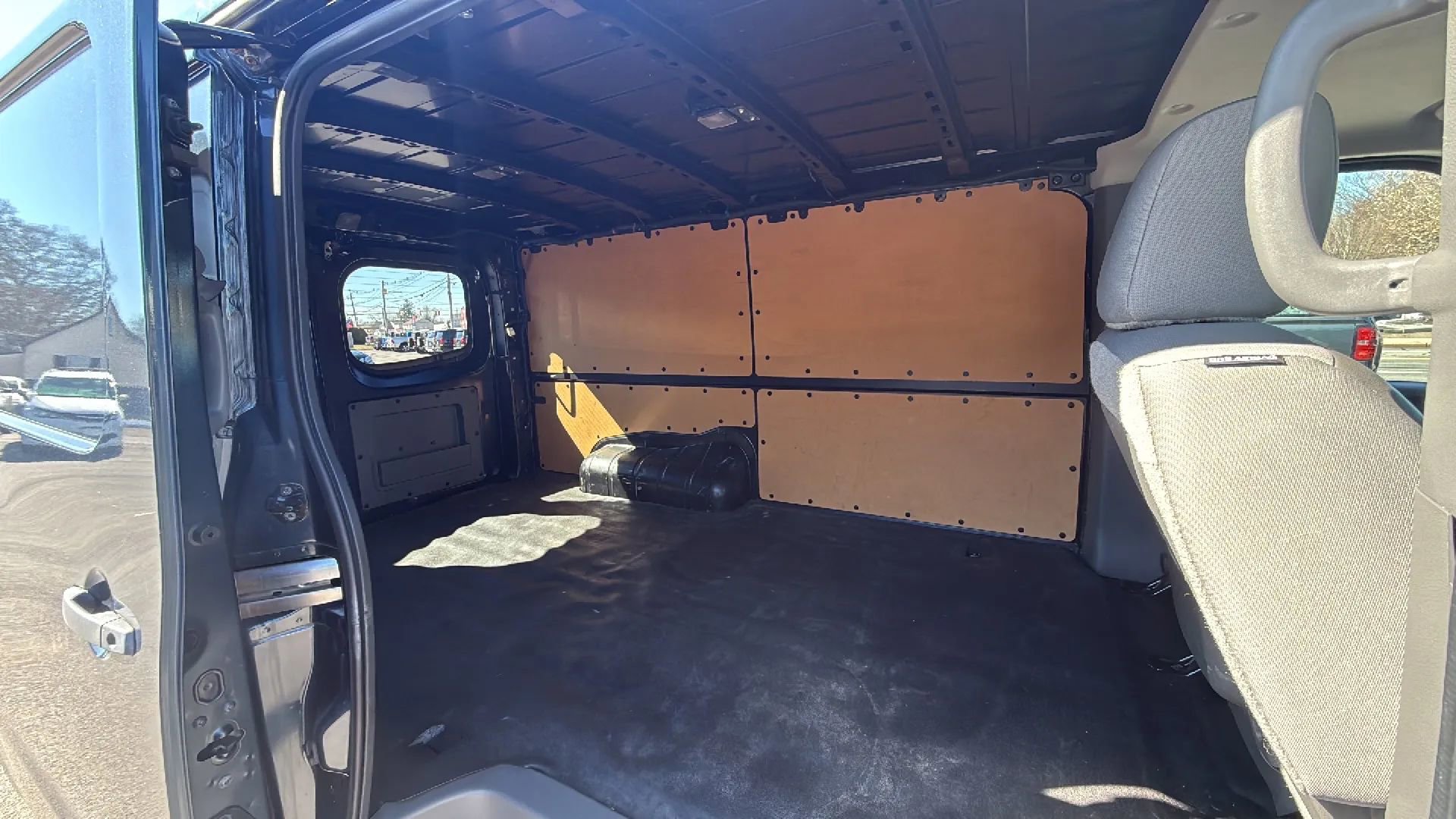 Used 2017 Nissan NV 2500 SV w/ Technology Package image 12