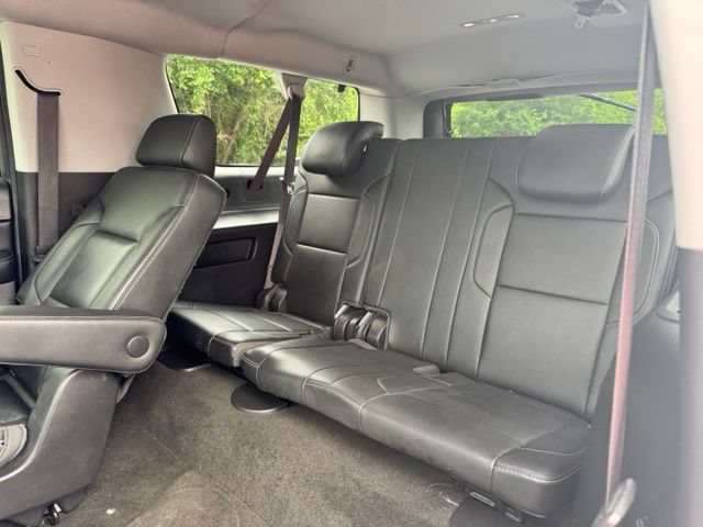 Used 2018 Chevrolet Suburban LT w/ LT Signature Package RWD image 32