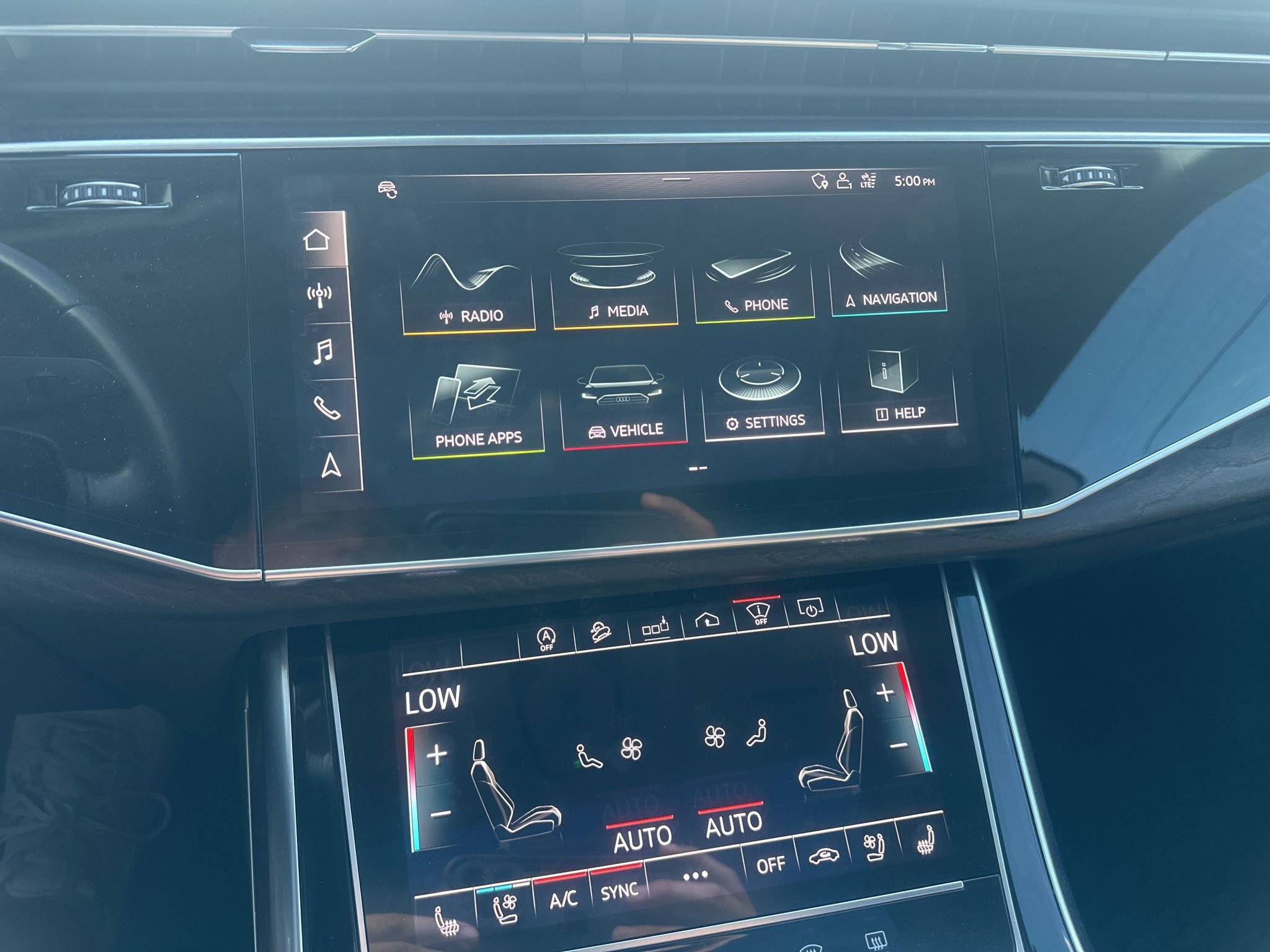 Used 2020 Audi Q8 Prestige w/ Prestige Package image 27