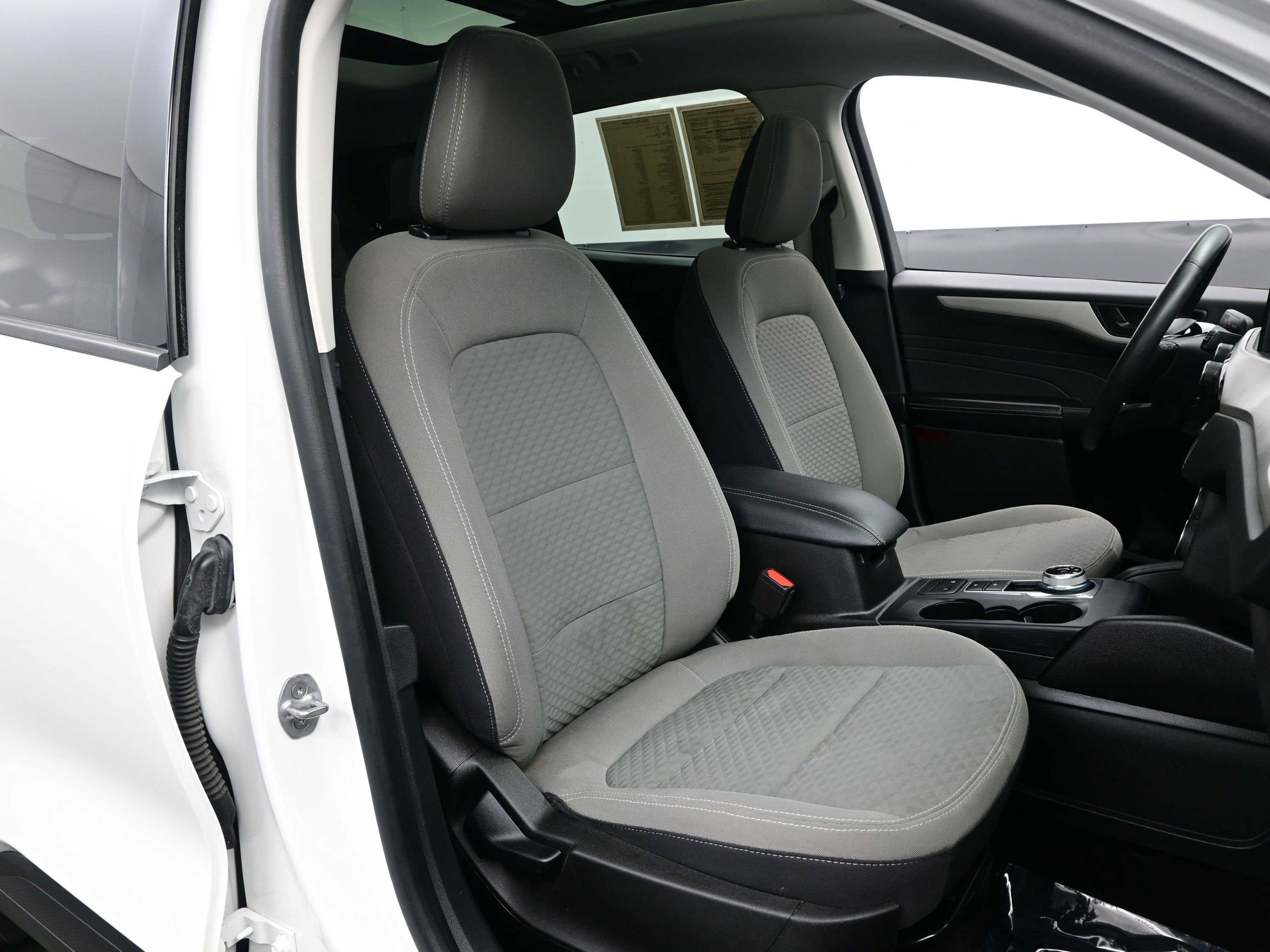 Used 2022 Ford Escape SE w/ SE Sport Appearance Package FWD image 14