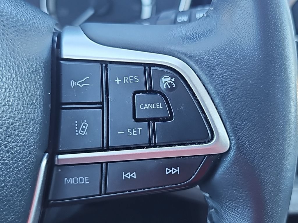 Used 2023 Toyota Highlander XLE FWD image 10