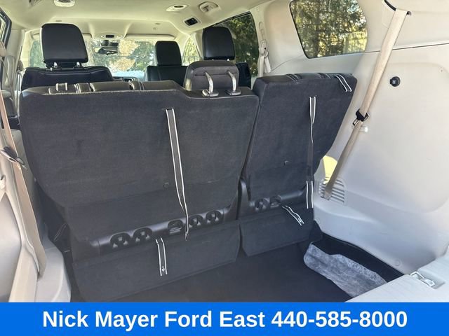 Used 2023 Chrysler Pacifica Touring-L FWD image 16