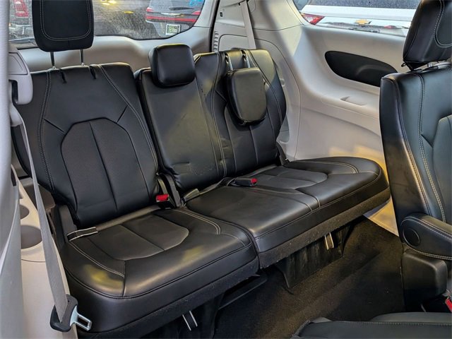 Used 2024 Chrysler Pacifica Touring-L image 30