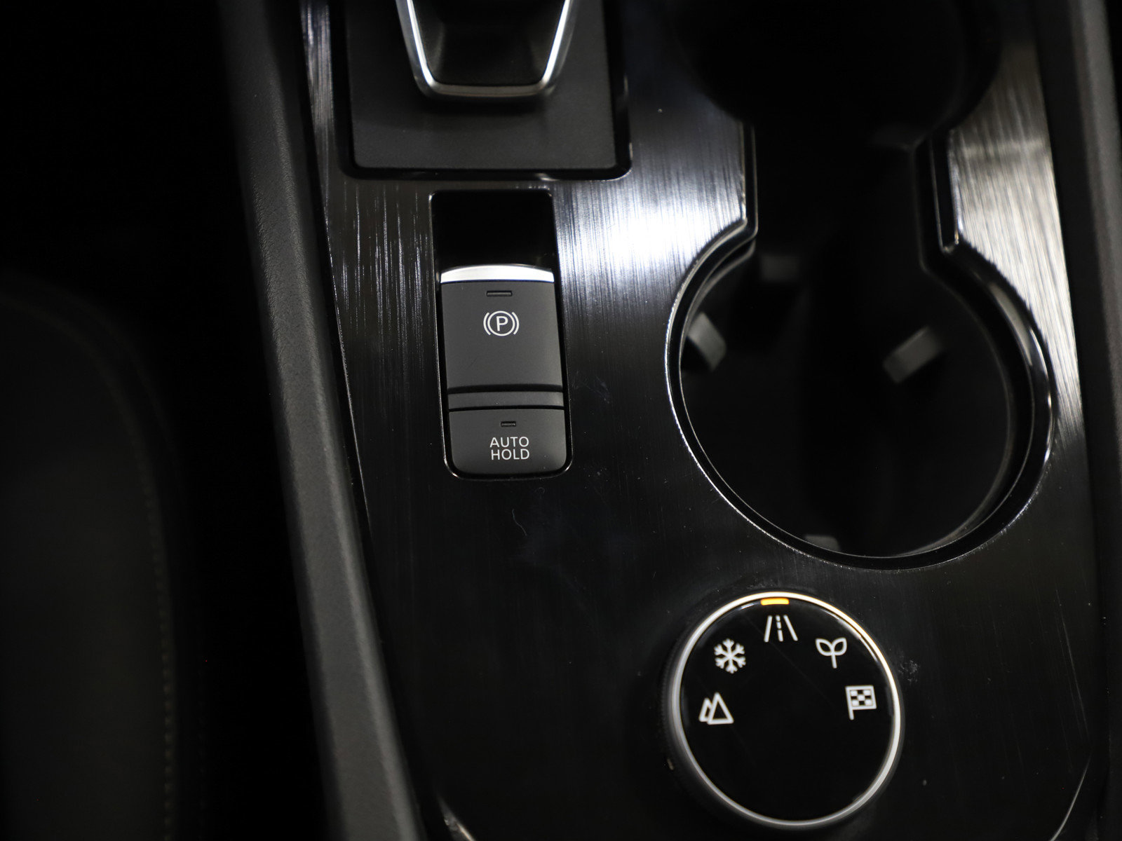 Used 2024 Nissan Rogue SL image 25