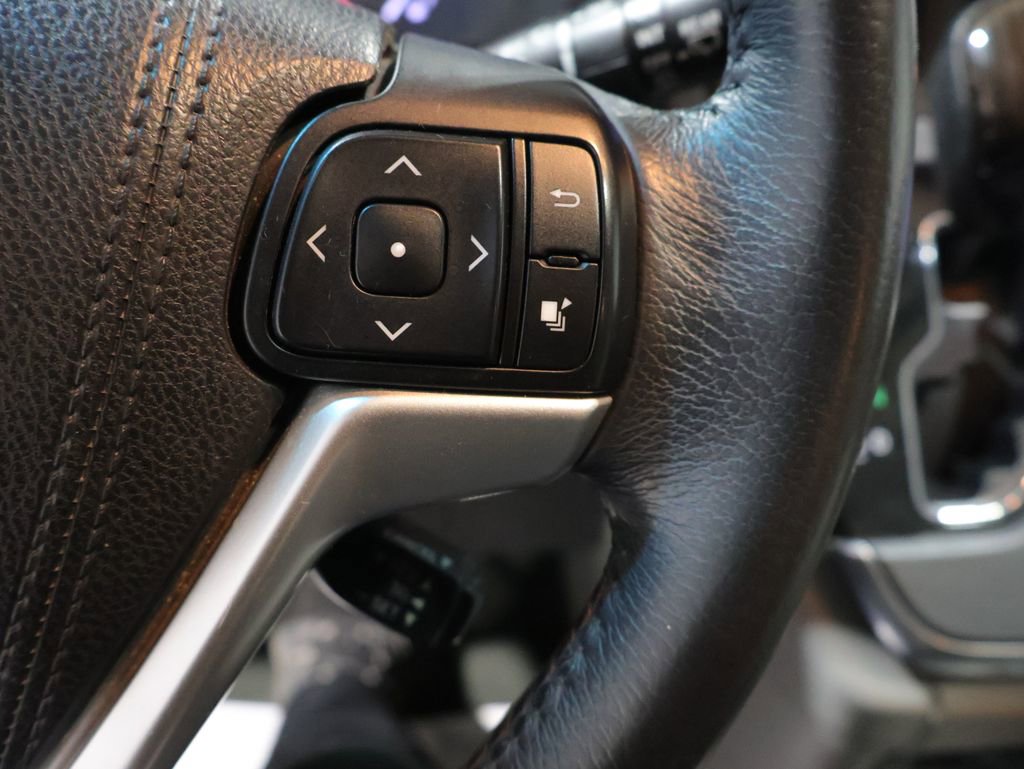 Used 2017 Toyota Sienna XLE image 38