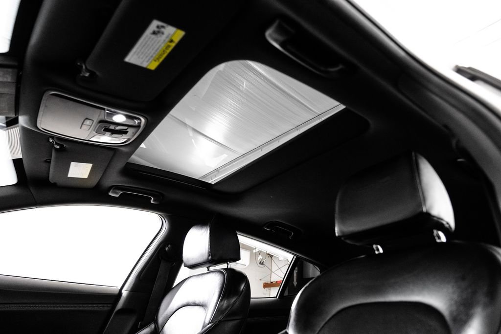 Used 2022 Kia Stinger GT-Line w/ Sun & Sound Package image 5