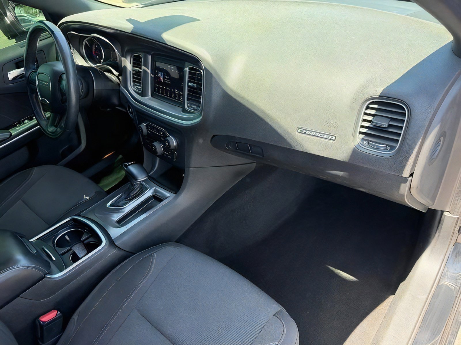 Used 2019 Dodge Charger SXT RWD image 10