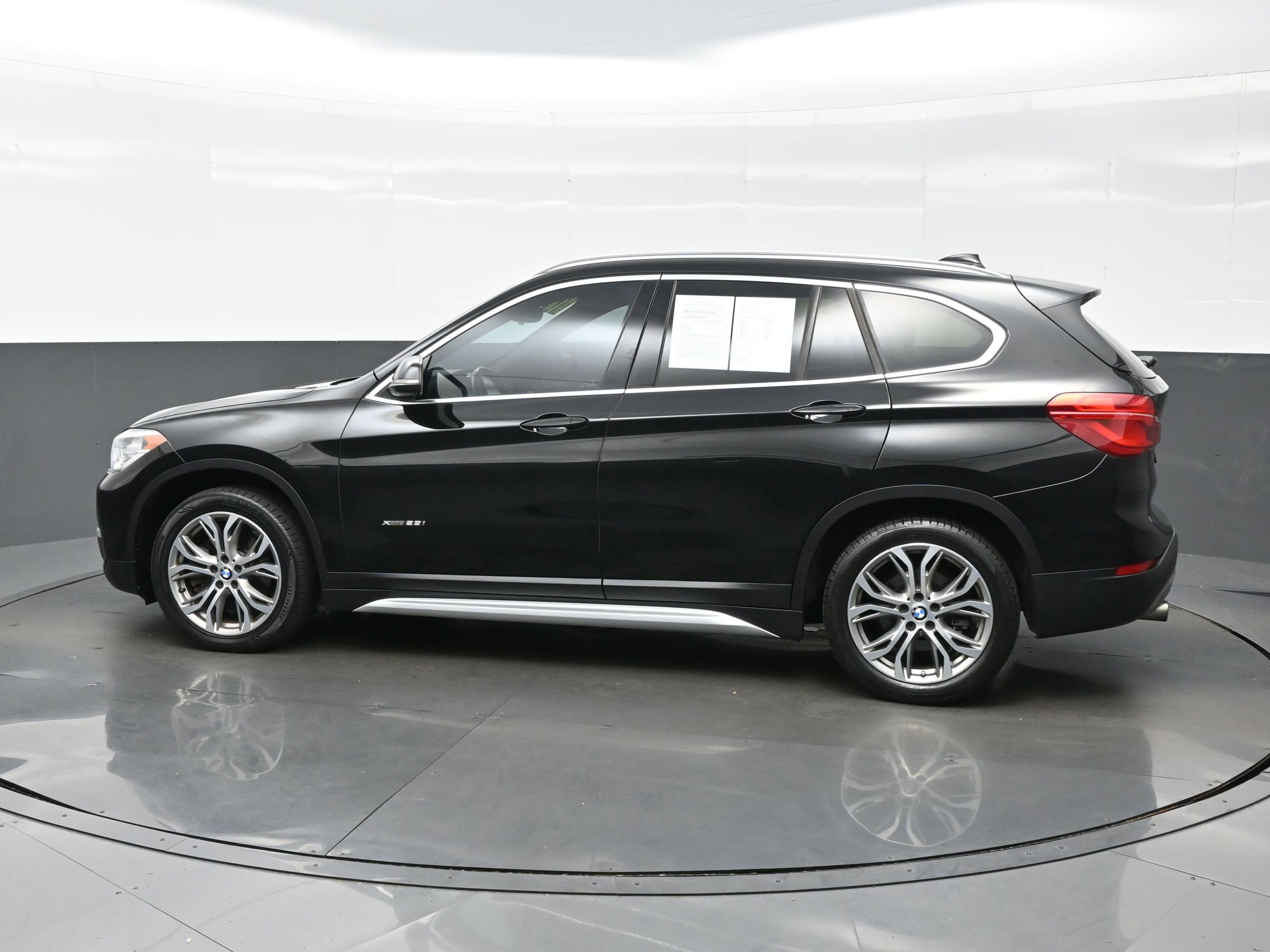 Used 2017 BMW X1 xDrive28i image 3