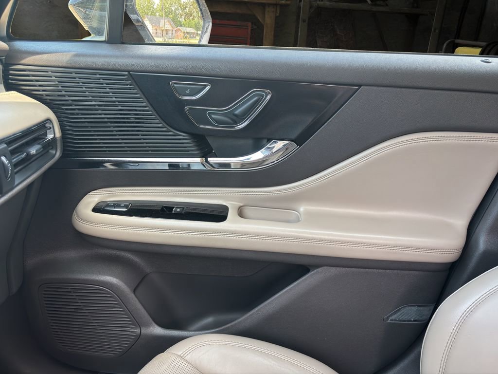 Used 2020 Lincoln Corsair FWD w/ Premium Package image 12