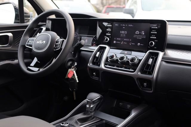 Used 2022 Kia Sorento LX image 35