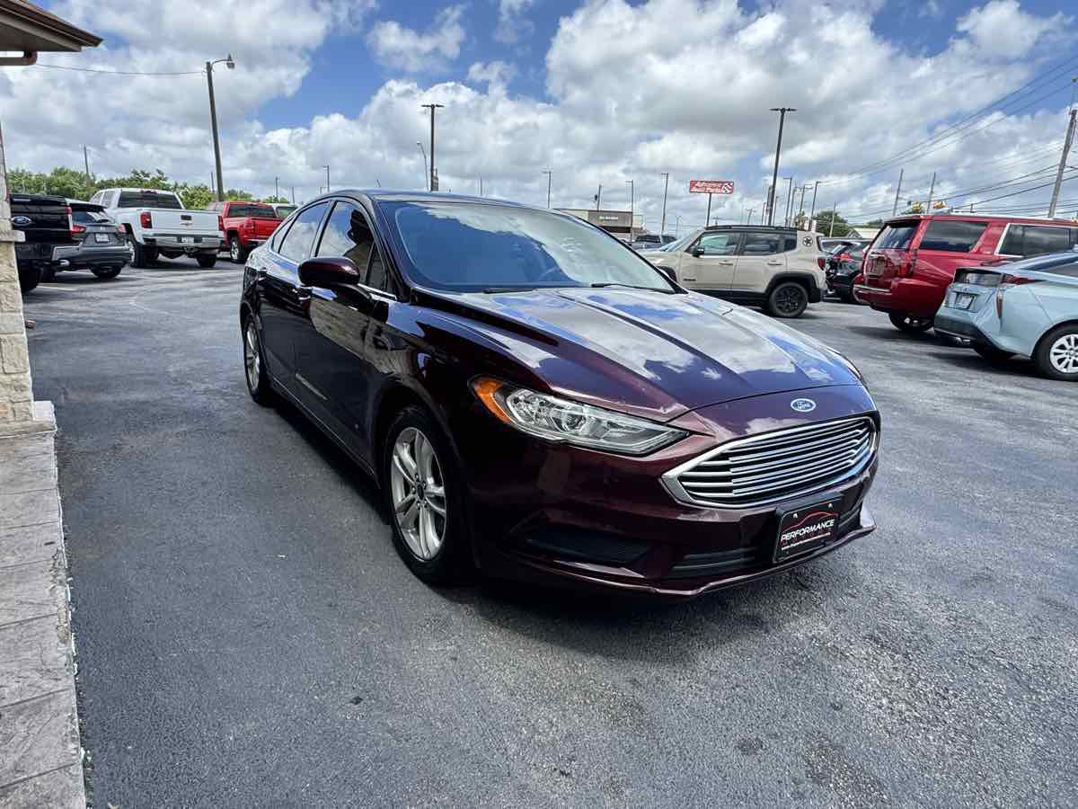 Used 2018 Ford Fusion SE w/ Fusion SE Technology Package FWD image 4