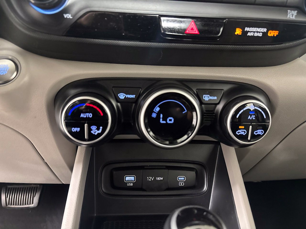Used 2025 Hyundai Venue SEL FWD image 21
