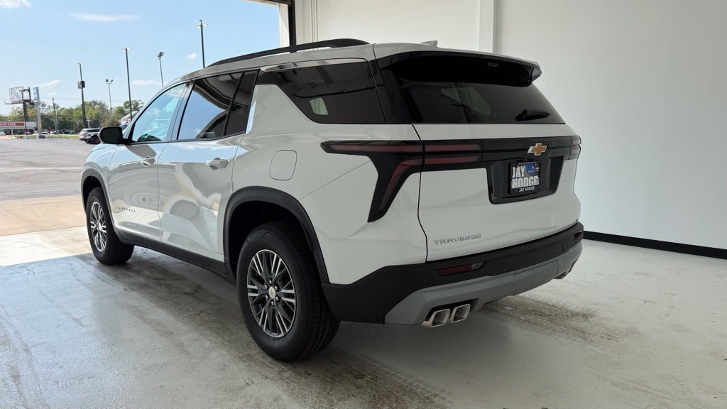 New 2027 Chevrolet Traverse LT w/ Driver Confidence Package FWD image 21