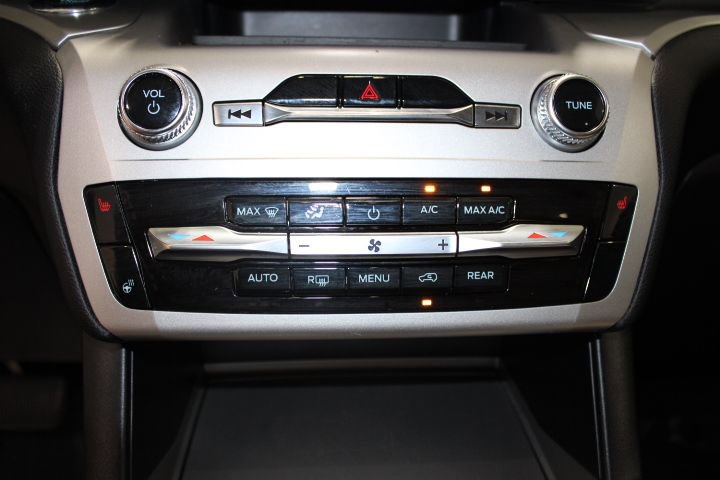 Used 2022 Ford Explorer XLT w/ Equipment Group 202A image 29