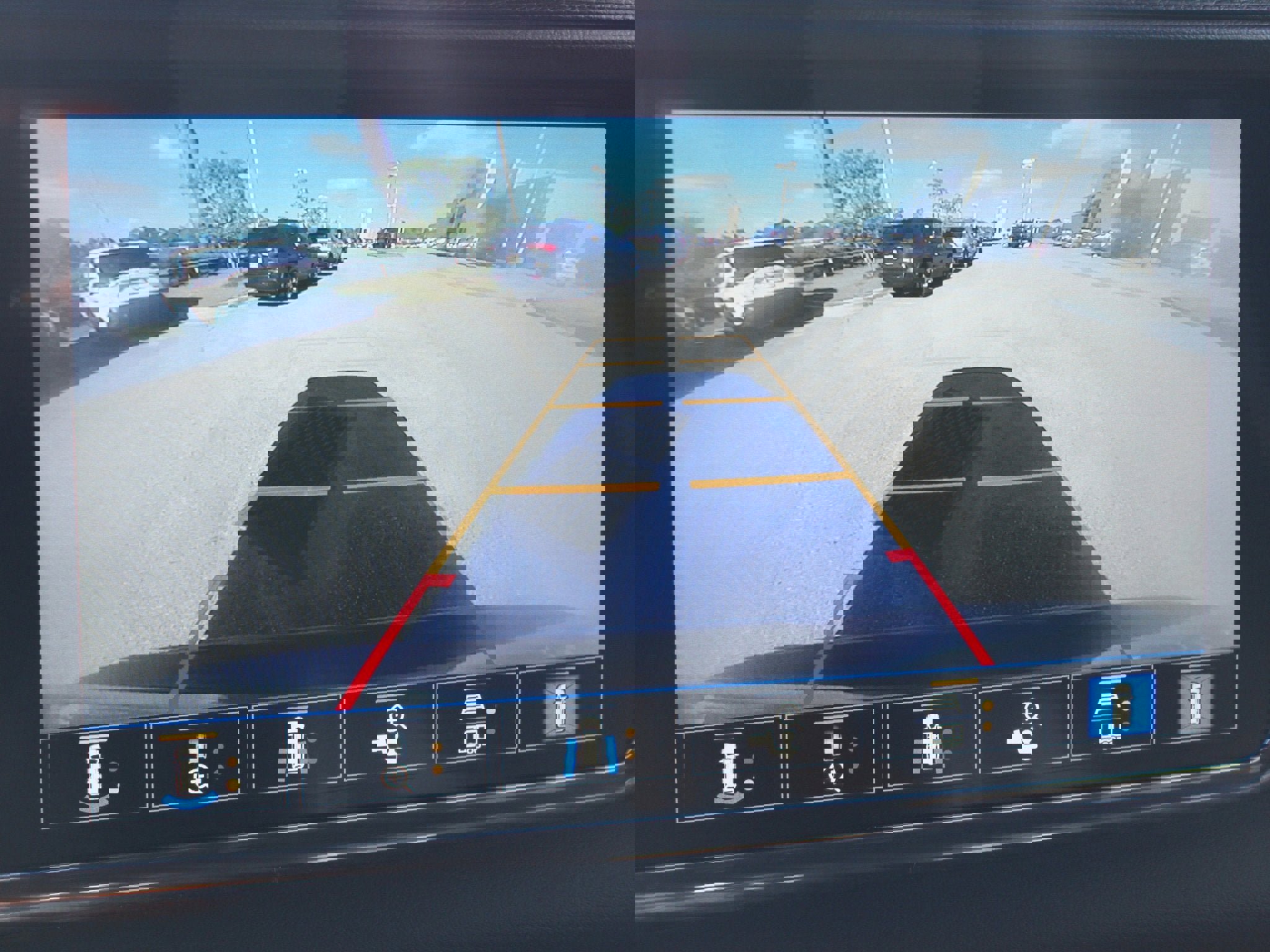 Used 2021 GMC Yukon Denali w/ Denali Premium Package image 8