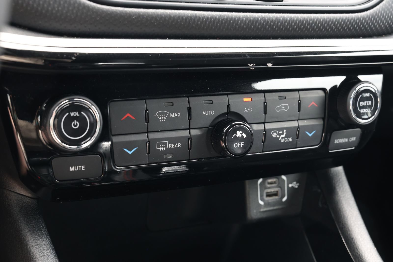 Used 2024 Jeep Compass Trailhawk image 20