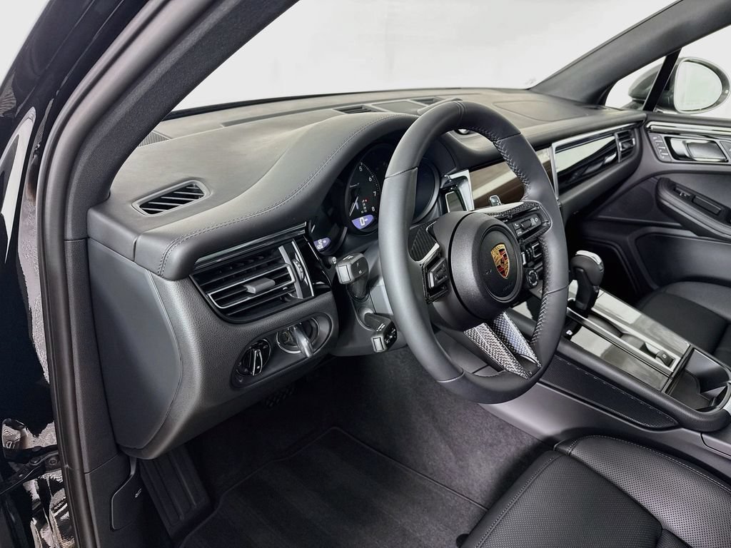 New 2026 Porsche Macan AWD/4WD image 4