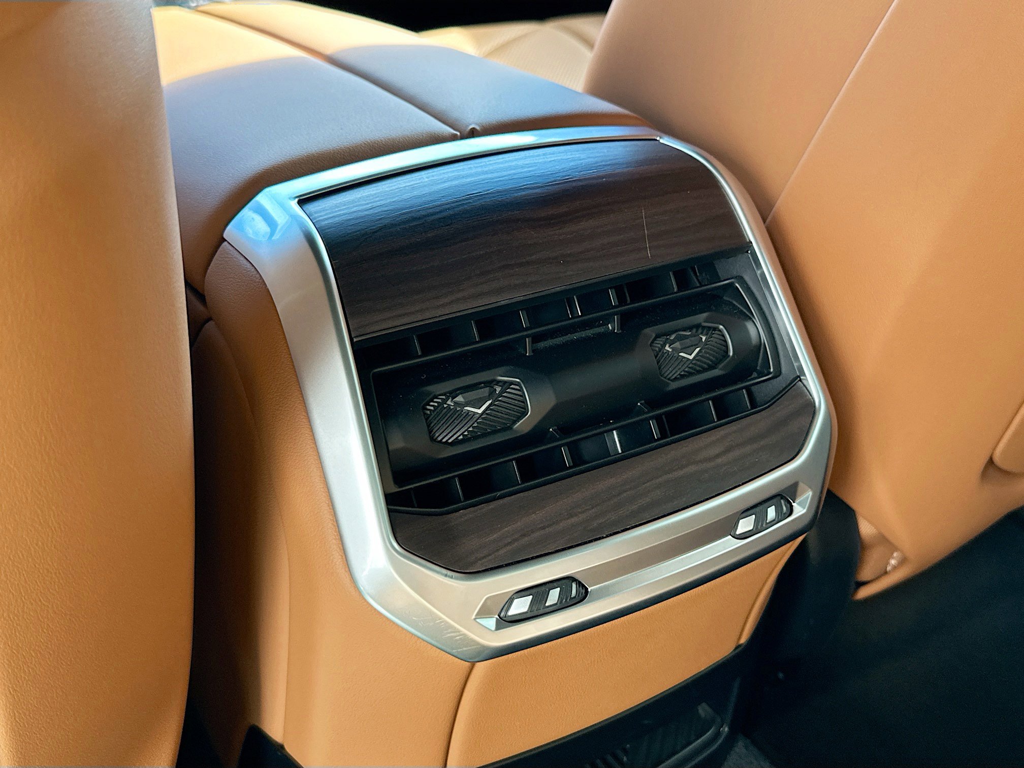 Certified 2023 BMW 740i w/ Parking Assistance Package image 27