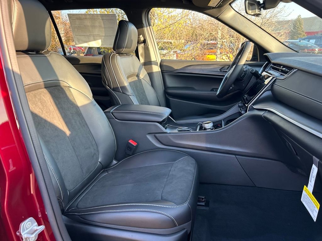 New 2025 Jeep Grand Cherokee L Altitude image 25