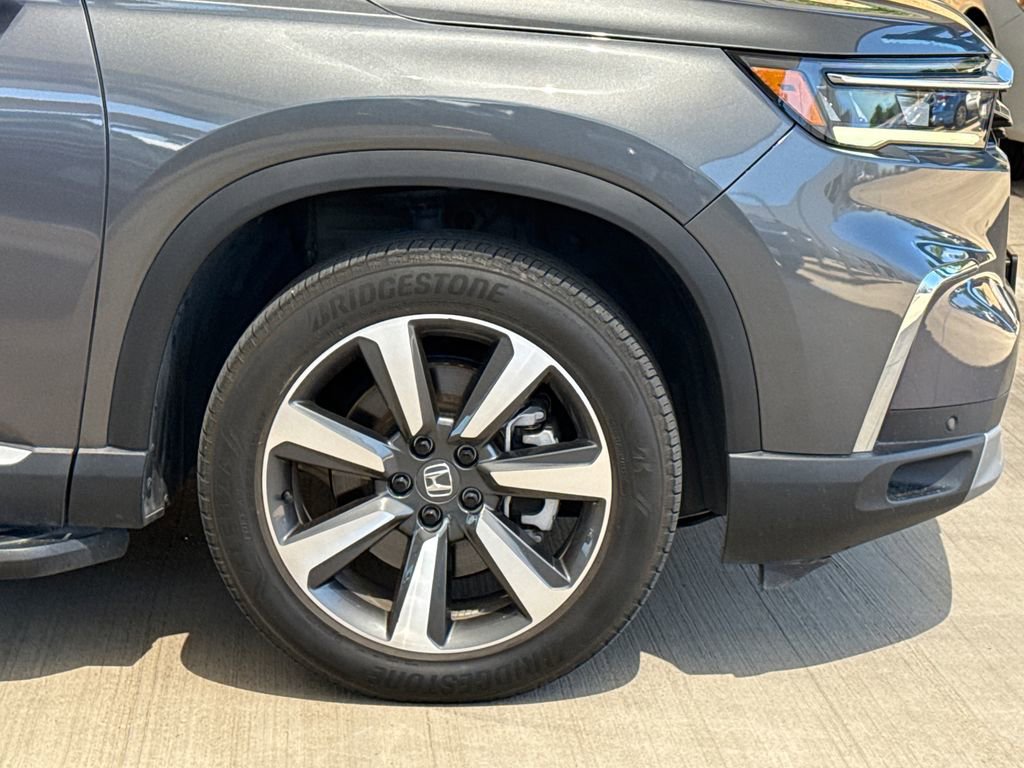 Used 2025 Honda Pilot Elite image 6