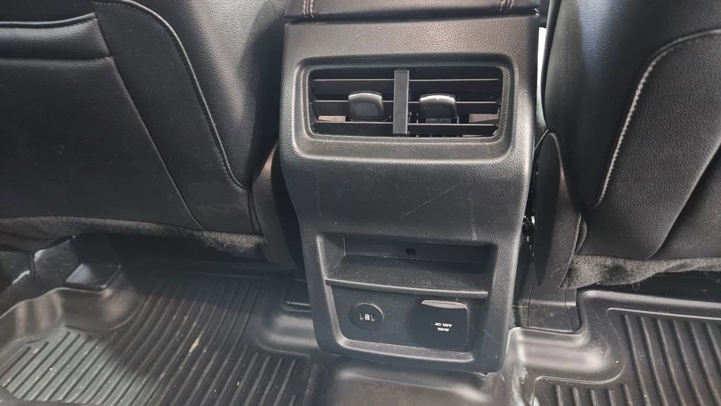 Used 2023 Ford Edge Titanium AWD/4WD image 12