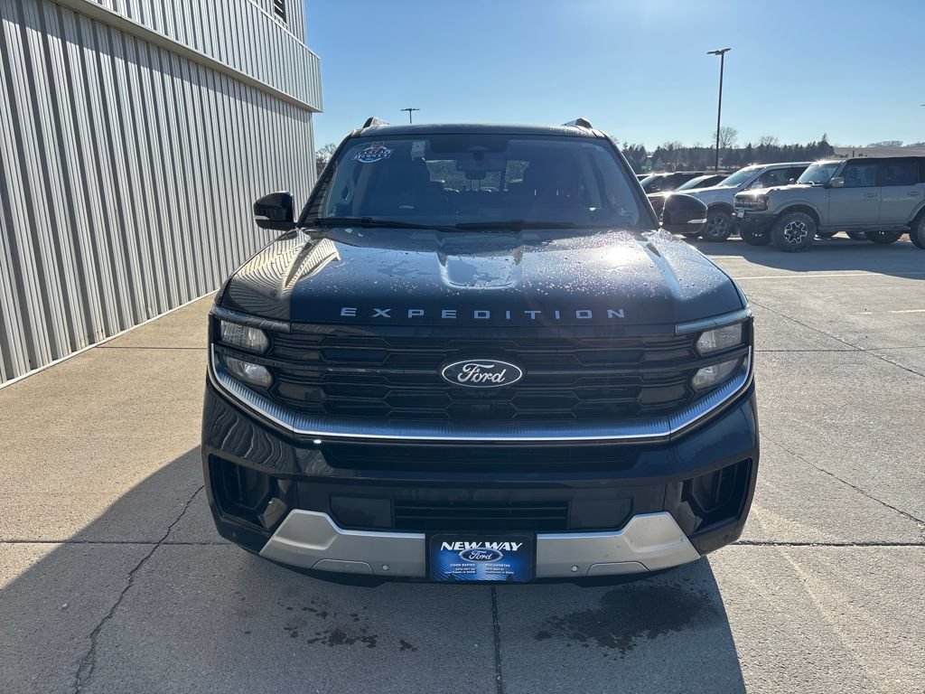 Used 2025 Ford Expedition Platinum AWD/4WD image 2