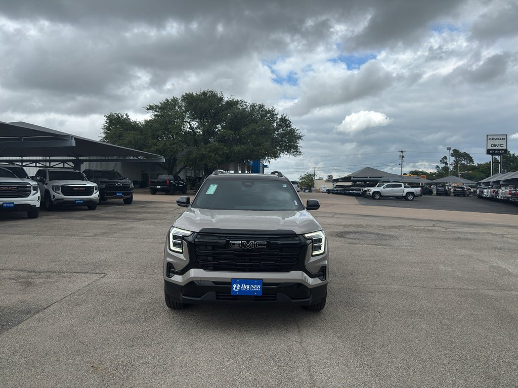 Used 2027 GMC Terrain Elevation w/ Elevation Premium Package FWD image 2