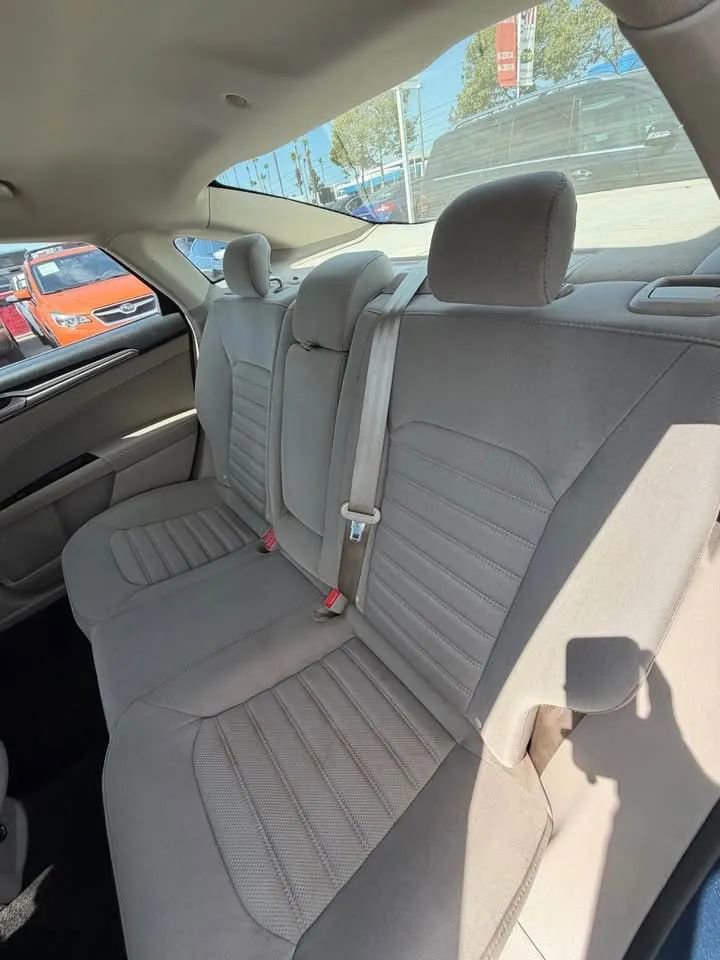 Used 2018 Ford Fusion SE FWD image 7