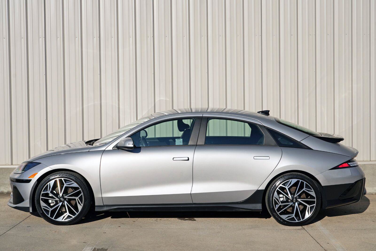 Used 2024 Hyundai Ioniq 6 SEL RWD image 47