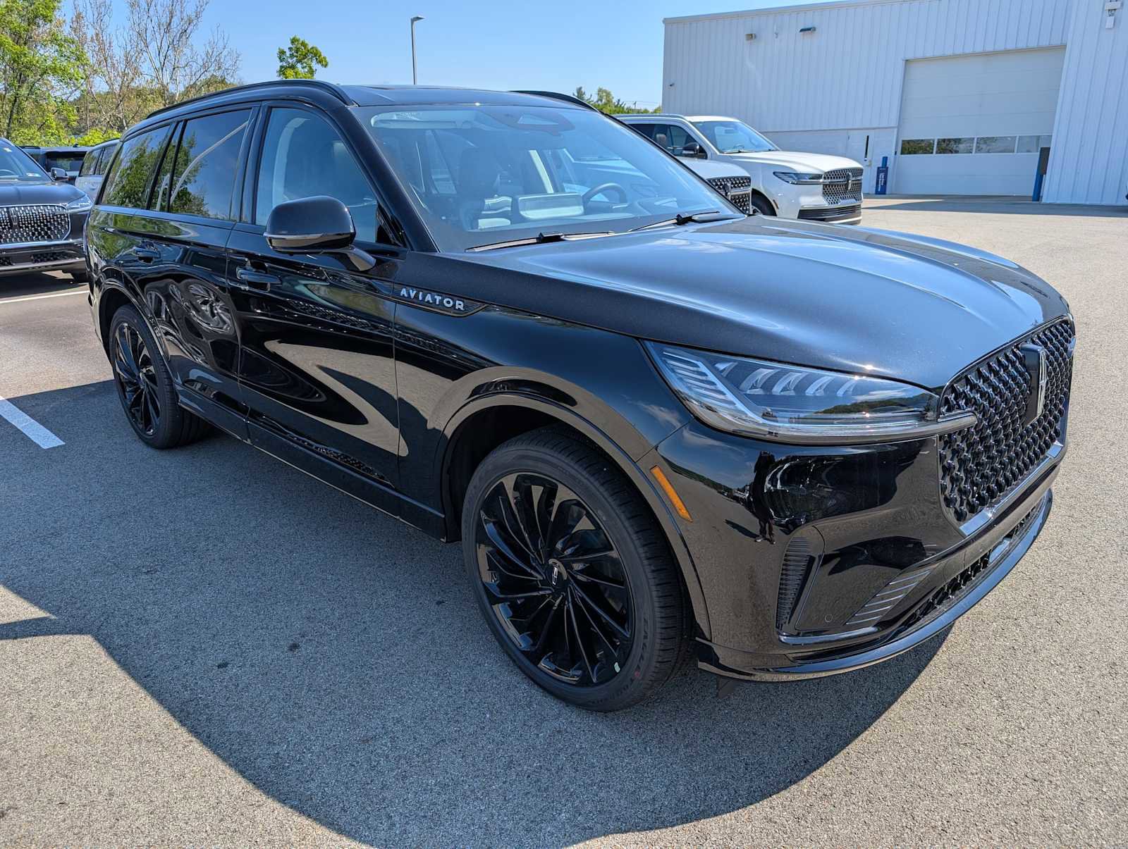 New 2026 Lincoln Aviator Reserve w/ Jet Appearance Package AWD/4WD image 6