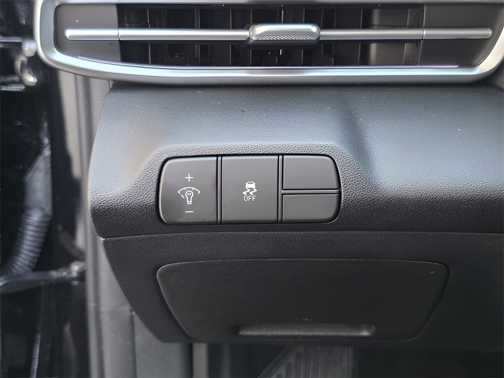 Certified 2025 Hyundai Elantra Limited image 25