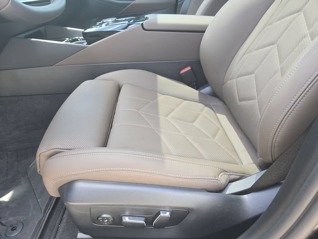 Used 2027 BMW 530i w/ Premium Package RWD image 18