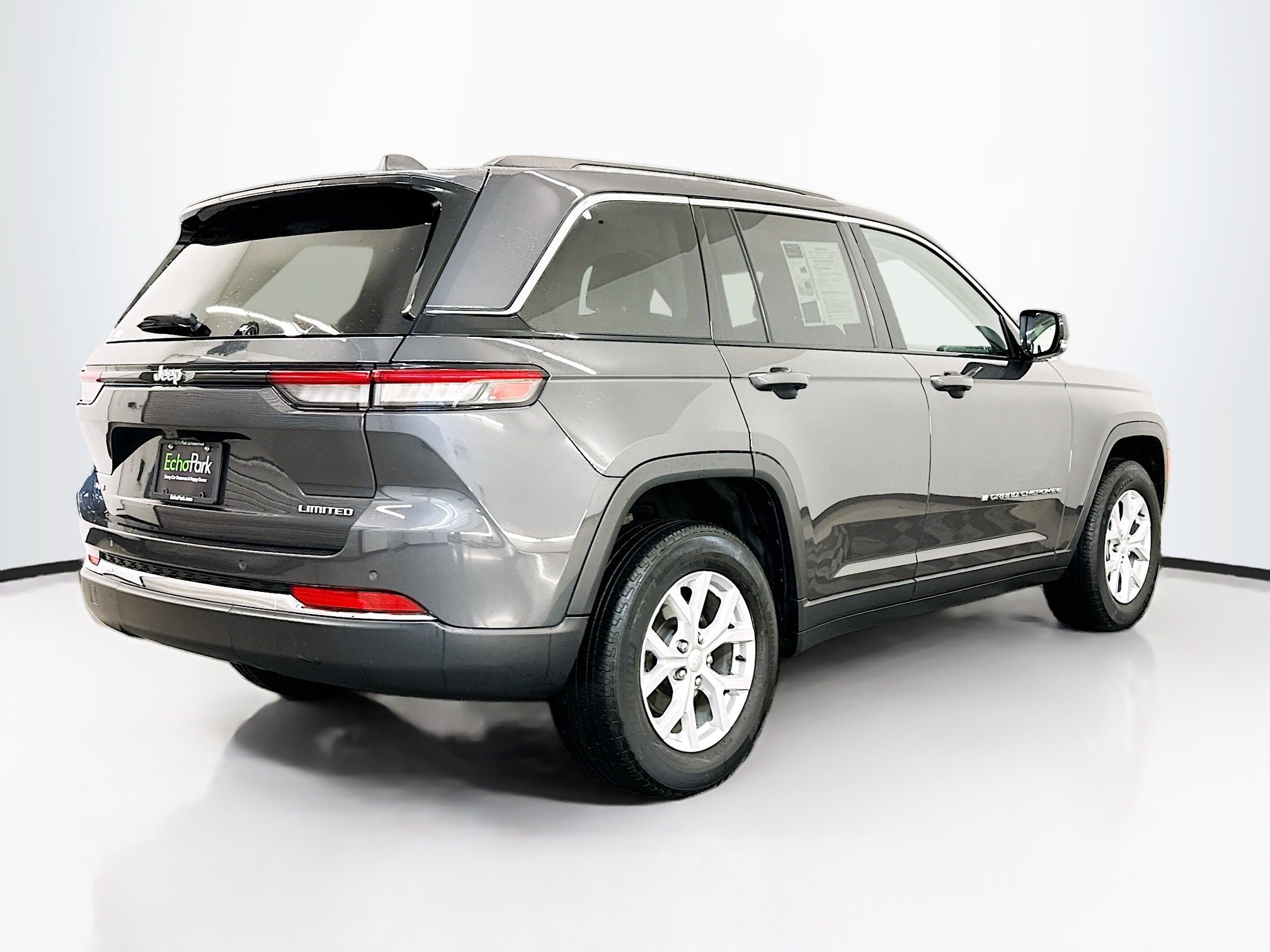 Used 2023 Jeep Grand Cherokee Limited w/ Trailer Tow Prep Group (B) AWD/4WD image 9