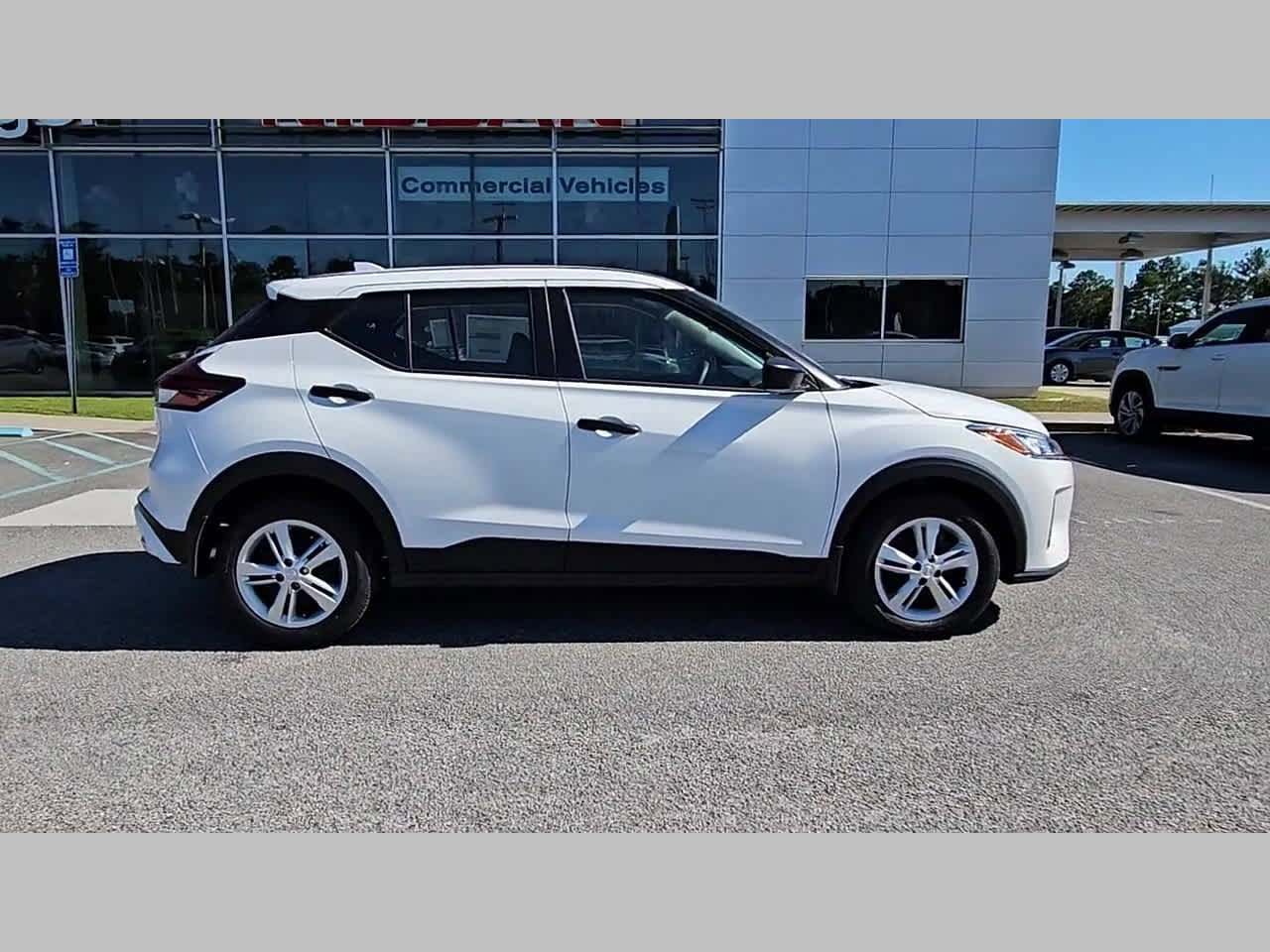 New 2025 Nissan Kicks Play S image 35